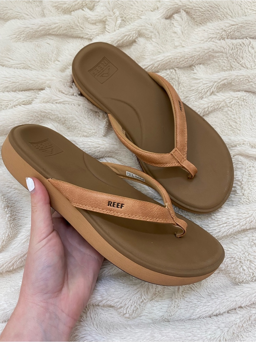 Reef Cushion Cloud sandals women's flip flops tan Sz 8